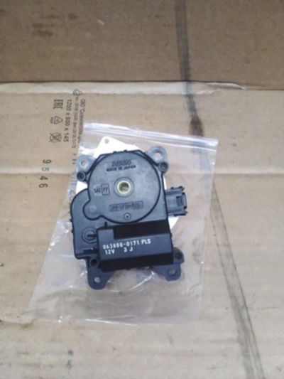 Лот: 21405019. Фото: 1. сервопривод заслонок печки Toyota... Двигатель и элементы двигателя