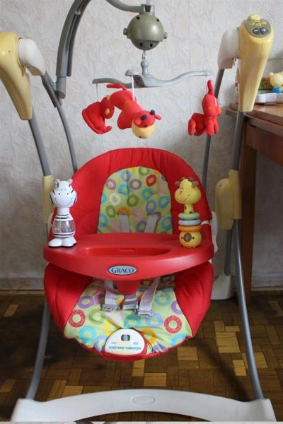 Лот: 3370488. Фото: 1. Электрокачели Graco с вибрацией. Ходунки, прыгунки, качели