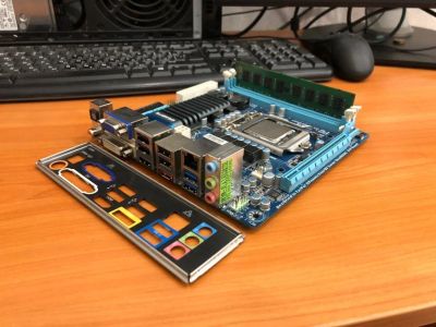 Лот: 16752466. Фото: 1. Материнская плата Gigabyte GA-H61N-USB3... Комплекты запчастей