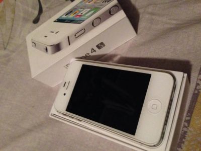Лот: 4002660. Фото: 1. Продам iPhone 4s 32gb белый. Смартфоны