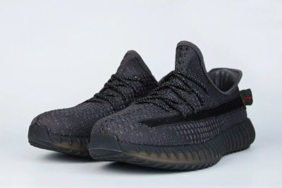 Лот: 16910043. Фото: 1. Кроссовки Adidas Yeezy 350 boost... Кеды, кроссовки, слипоны