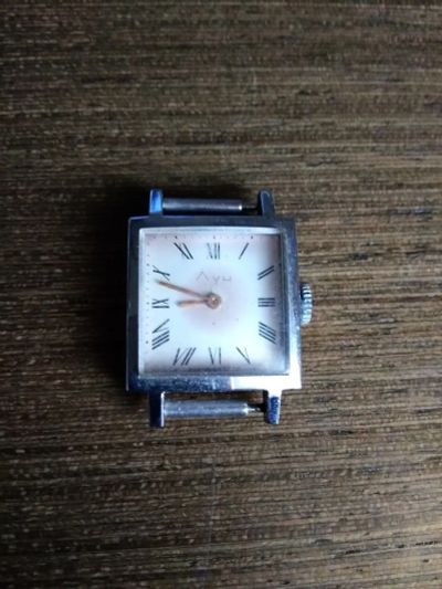 Лот: 19276750. Фото: 1. Часы женские винтажные Луч СССР. Оригинальные наручные часы
