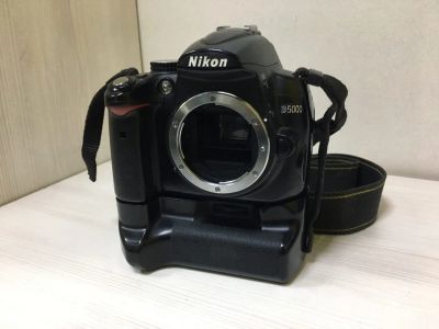 Лот: 9023409. Фото: 1. Зеркальный фотоаппарат Nikon D5000... Цифровые зеркальные