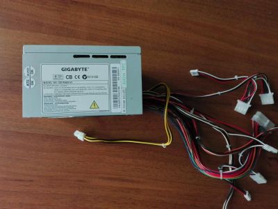 Лот: 7181415. Фото: 1. Блок питания Gigabyte. Корпуса, блоки питания