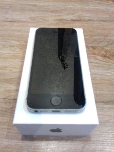 Лот: 11654445. Фото: 1. Iphone se 32gb. Смартфоны