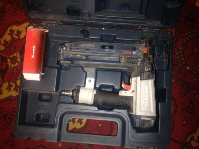 Лот: 5195953. Фото: 1. Степлер BOSCH GSK 64 professional... Пневмоинструмент
