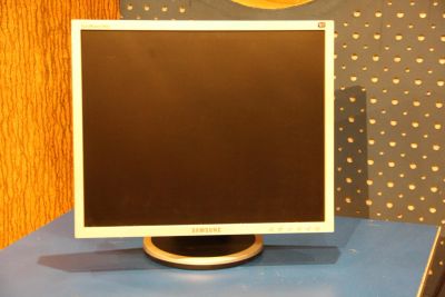 Лот: 8594364. Фото: 1. Мониторы Samsung SyncMaster 940N... ЖК-мониторы