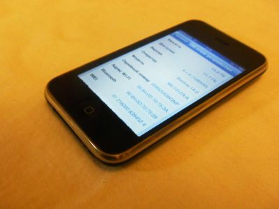 Лот: 4055610. Фото: 1. Iphone 3gs 16 gb (оригинал)+ зарядка... Смартфоны