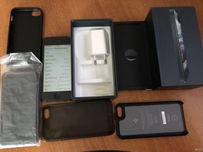Лот: 13725122. Фото: 1. iPhone 5 32Gb + 6 чехлов. Смартфоны