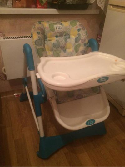 Лот: 6732646. Фото: 1. Стульчик для кормления happy baby. Столики, стулья, парты