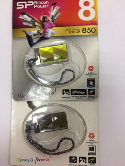 Лот: 9956615. Фото: 1. USB Flash 8Gb (Флешка) 8 Gb Silicon... USB-флеш карты