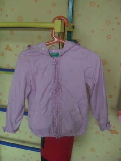 Лот: 4438073. Фото: 1. Ветровка Benetton. Верхняя одежда