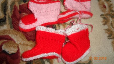 Лот: 7224571. Фото: 1. Носочки вязанные 2 пары для новорожденного. Чулочно-носочные изделия