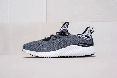 Лот: 11228937. Фото: 1. Кроссовки Adidas Alphabounce EM... Кеды, кроссовки, слипоны
