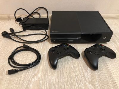 Лот: 17276665. Фото: 1. Xbox one + два геймпада. Идеальное... Игровые приставки, консоли
