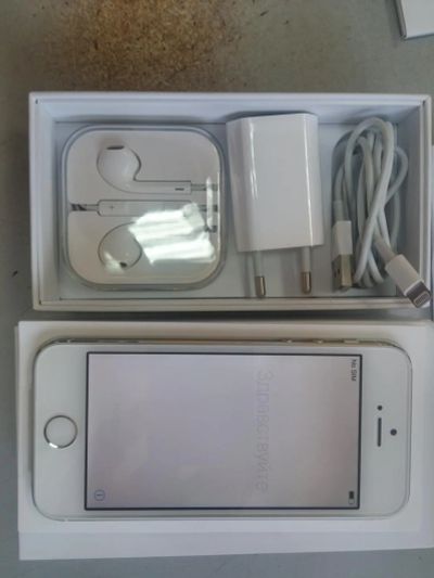 Лот: 7592377. Фото: 1. Appel iphone 5s 16 gb silver. Смартфоны