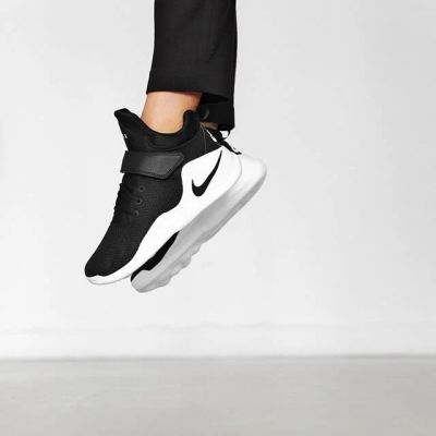 Лот: 10094960. Фото: 1. Кроссовки Nike Kwazi черно-белые. Кеды, кроссовки, слипоны