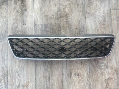 Лот: 13717371. Фото: 1. Решетка радиатора Nissan Laurel... Кузов