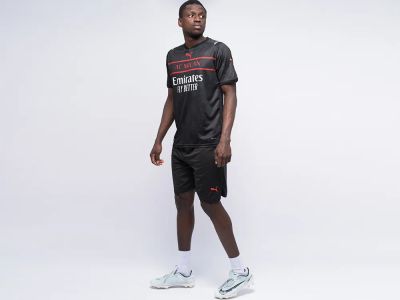 Лот: 24979562. Фото: 1. Футбольная форма Puma AC Milan. Форма
