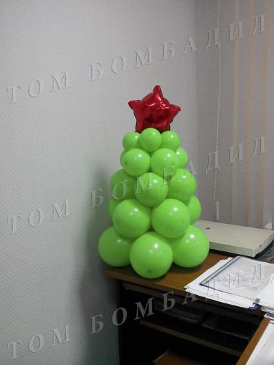 Лот: 4744614. Фото: 1. Елочка из воздушных шариков. Подарки на Новый год
