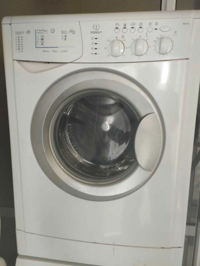 Лот: 23521640. Фото: 1. Стиральная машина Indesit WISL... Запчасти для остальной бытовой техники
