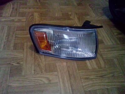 Лот: 3970404. Фото: 1. Габарит правый на Toyota Cresta. Оптика и освещение