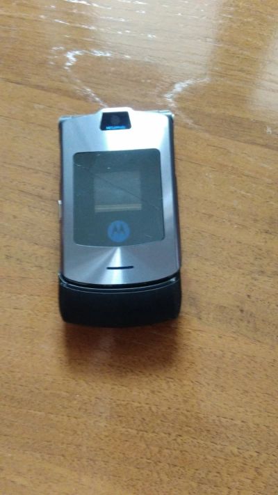 Лот: 14961176. Фото: 1. Motorola Razr V3i не рабочий на... Кнопочные мобильные телефоны