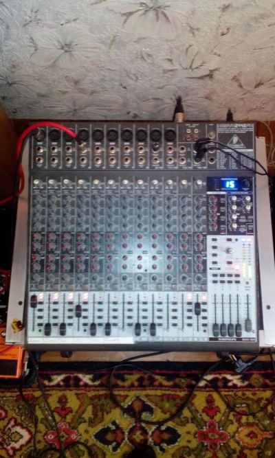 Лот: 7025020. Фото: 1. Behringer xenyx2442fx. Микшеры, предусилители, микрофонные эффекты