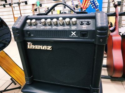 Лот: 19911731. Фото: 1. Комбоусилитель Ibanez. Гитарные эффекты и комбоусилители