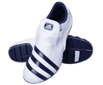 Лот: 3087376. Фото: 1. Обувь из натуральной кожи Adidas... Кеды, кроссовки, слипоны