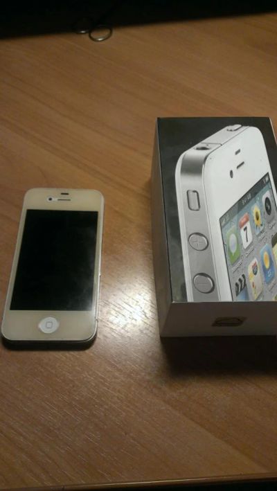 Лот: 4907487. Фото: 1. Apple iPhone 4 White 32Gb. Смартфоны
