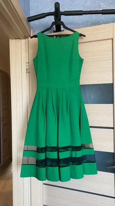 Лот: 15877654. Фото: 1. Новое платье миди А-силуэта зеленое... Платья, сарафаны