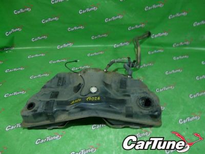 Лот: 10618085. Фото: 1. бензобак toyota crown JZS171 1JZGTE... Топливная система