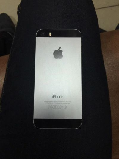 Лот: 8240124. Фото: 1. iPhone 5s 16gb. Смартфоны