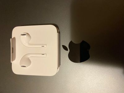 Лот: 14675804. Фото: 1. Apple earpods. Красноярск