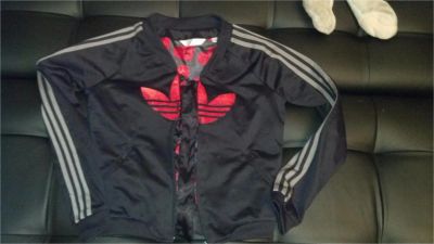 Лот: 7028651. Фото: 1. Курточка джемпер Adidas оригинал. Свитеры, толстовки, худи