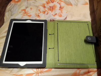 Лот: 5714603. Фото: 1. iPad 3 32ГБ Wi-fi + чехол. Планшеты