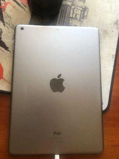 Лот: 17929381. Фото: 1. Ipad Air 16 GB. Планшеты