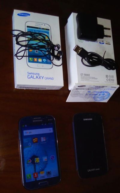 Лот: 7542003. Фото: 1. Ssamsung Galaxy Grand GT-I9082... Кнопочные мобильные телефоны
