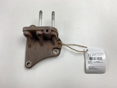 Лот: 20754295. Фото: 1. Кронштейн опоры двигателя Mitsubishi... Двигатель и элементы двигателя