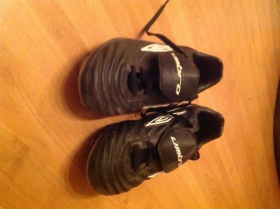 Лот: 3041855. Фото: 1. Бутсы Umbro р.42 в отличном состоянии. Кеды, кроссовки, слипоны