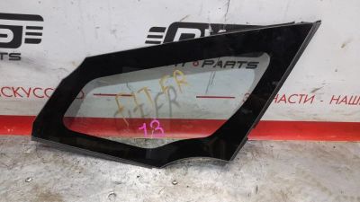 Лот: 17085468. Фото: 1. Стекло боковое Honda Fit GE6 L13A... Другое (автозапчасти)