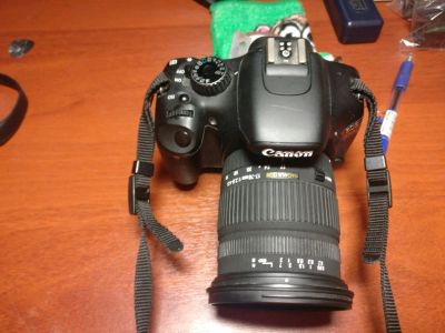 Лот: 12071394. Фото: 1. Canon 550d с объективом Sigma... Цифровые зеркальные