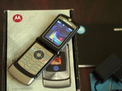 Лот: 10499253. Фото: 1. Легендарная бритва Motorola RAZR... Кнопочные мобильные телефоны