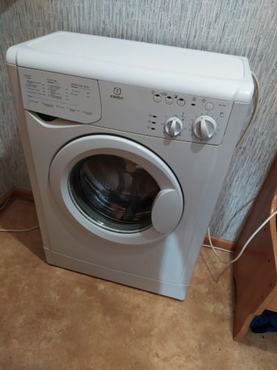 Лот: 15551464. Фото: 1. Стиральная машина indesit wiu102... Стиральные машины