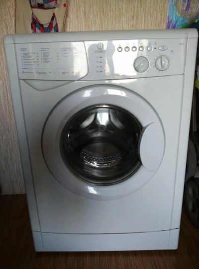 Лот: 5991544. Фото: 1. Стиральная машина Indesit WISL82. Стиральные машины
