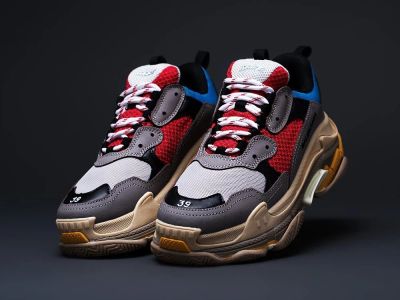 Лот: 17093932. Фото: 1. Кроссовки Balenciaga Triple S... Кеды, кроссовки, слипоны