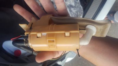 Лот: 14363010. Фото: 1. Топливный насос nissan avenir. Топливная система