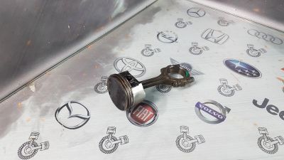 Лот: 23585613. Фото: 1. Поршень с шатуном Mitsubishi Lancer... Двигатель и элементы двигателя