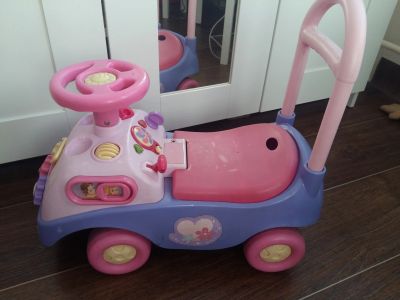 Лот: 12263852. Фото: 1. Машинка-каталка Disney розовая. Машины и техника